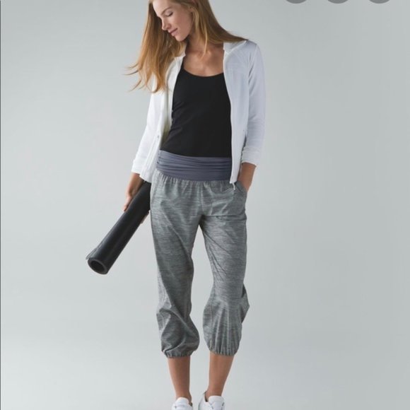 lululemon athletica Pants - Black Lululemon genie pants - size 6